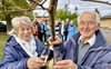 Monika und Horst Wache aus Könnern haben ihre Diamantene Hochzeit gefeiert und wurden mit einem Baum überrascht. 