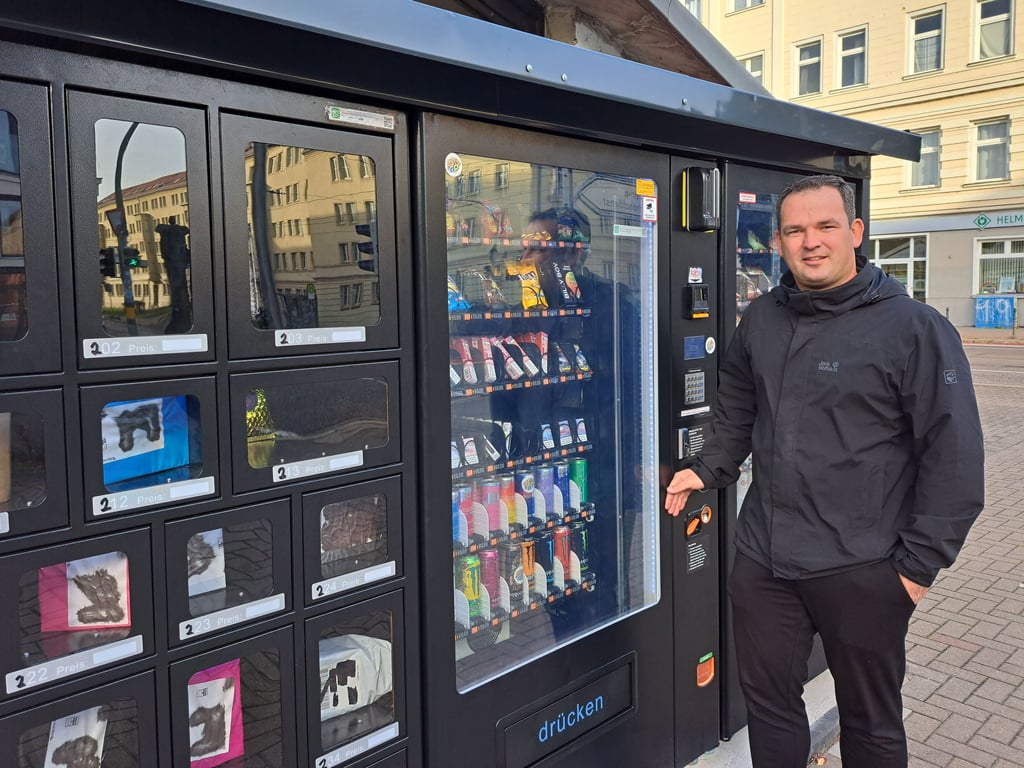 Tilo Bielig hat den ersten Automaten seines Unternehmens in Stadtfeld aufgestellt.