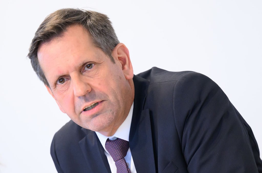 Regierungschef Lies sieht Investitionen in den Pendelverkehr als auch Investitionen in den Klimaschutz. (Archivbild)