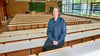 Catharina Förster, Professorin für Innenraumplanung und Entwerfen, im Audimax des Campus Dessau der Hochschule Anhalt