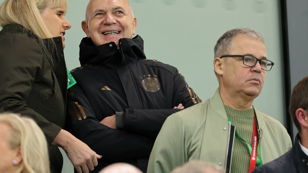 Befürwortet Reformen im Nachwuchsfußball: Andreas Rettig (r).