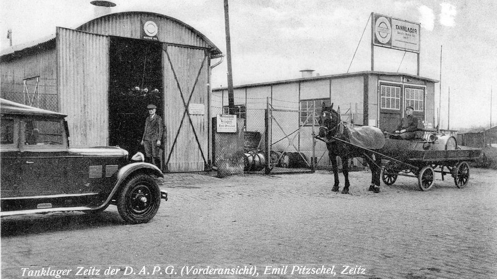 Auch das gehört zu Pitzschels Geschäftsgeschichte: Das einstige Tanklager der Deutsch-Amerikanischen-Petroleum-Gesellschaft Hamburg (DAPG) und der Firma Emil Pitzschel in Zeitz ist hier im Jahr 1937 zu sehen.