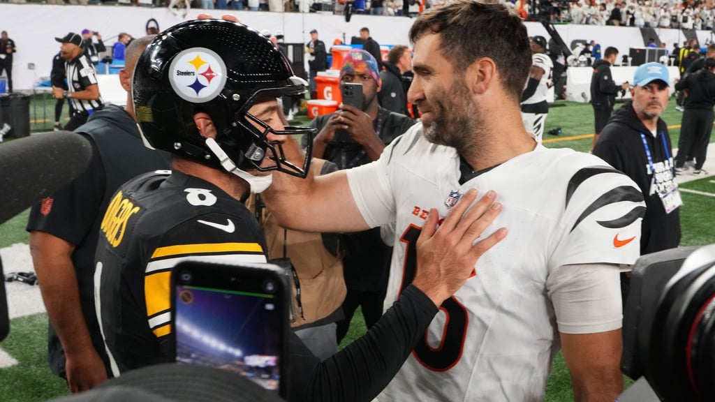 Aaron Rodgers (l.) musste Joe Flacco zum Sieg gratulieren.