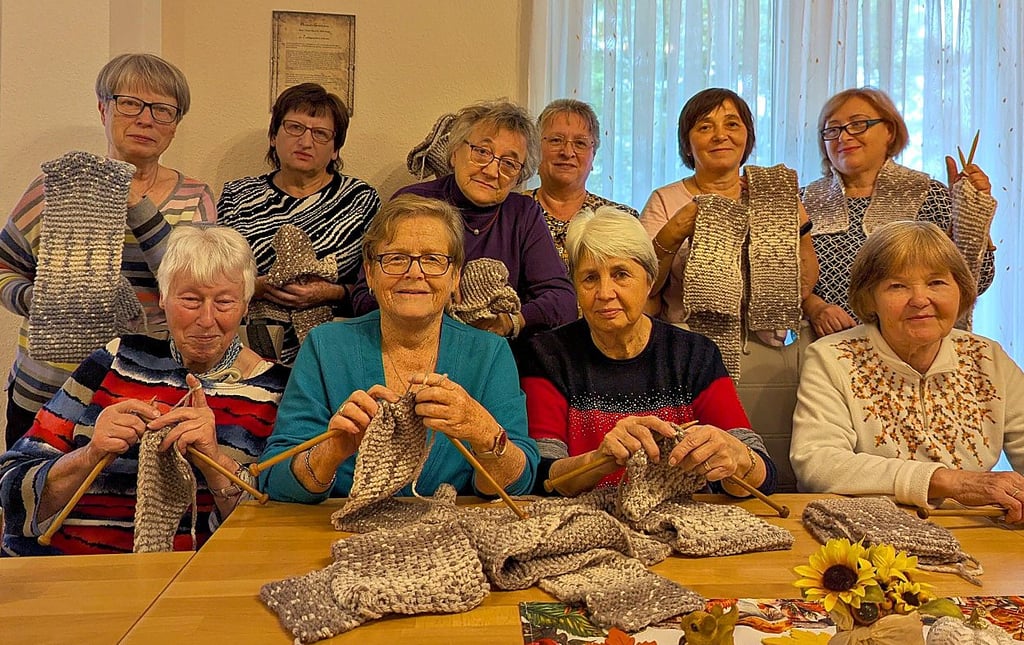 Einen Schal am Tag schaffen viele der Frauen vom Stadtteilzentrum.