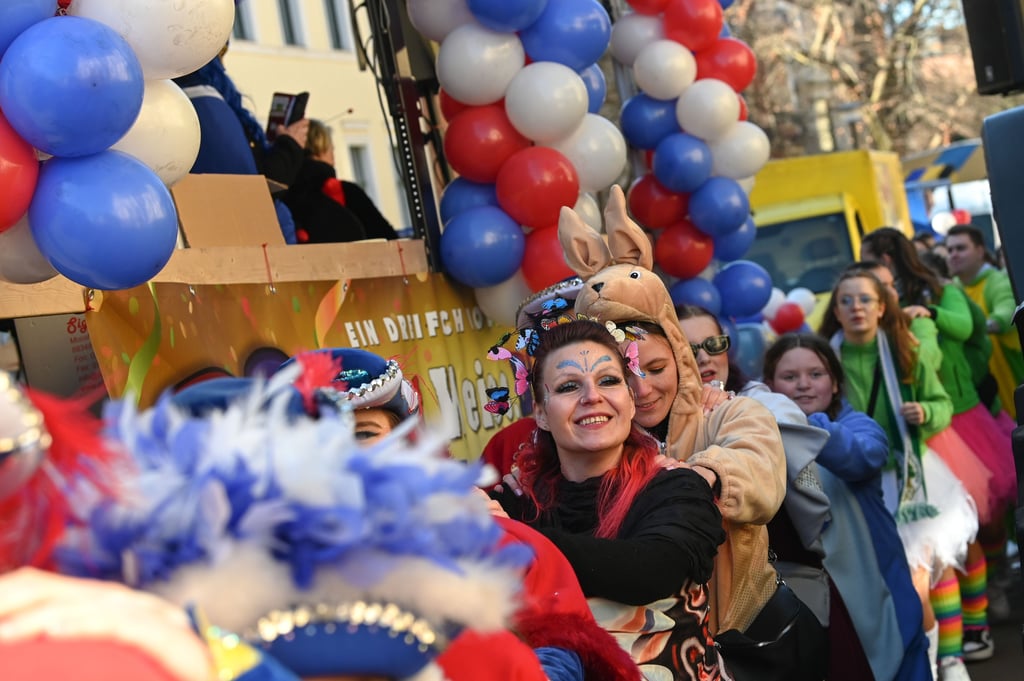 Halle ohne Rosenmontagsumzug? Undenkbar. Hätte aber passieren können.