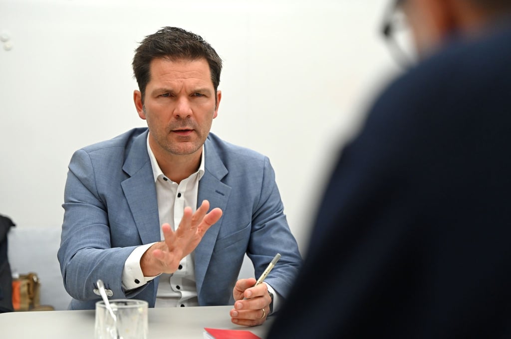 Steffen Krach soll die SPD in den Wahlkampf für die Abgeordnetenhauswahl 2026 führen. Auf einem Parteitag am 15. November soll er zum Spitzenkandidaten gekürt werden.