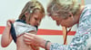 Abhören funktioniert auch im T-Shirt. Das Gesundheitsamt im Altmarkkreis bestand bei einer Schulreihenuntersuchung allerdings darauf, dass sich die Kinder in Hemdchen und Schlüpfer vorstellen. Ein Mädchen weigerte sich. Seine Mutter hat dafür Verständnis. Das Amt offenichtlich nicht. 