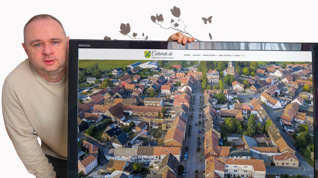 Freiberufler Matthias Jakisch zeigt die neue Website der Gemeinde Calvörde mit aktuellen Terminen, Vereinsinfos und allem, was das Dorfleben bewegt.