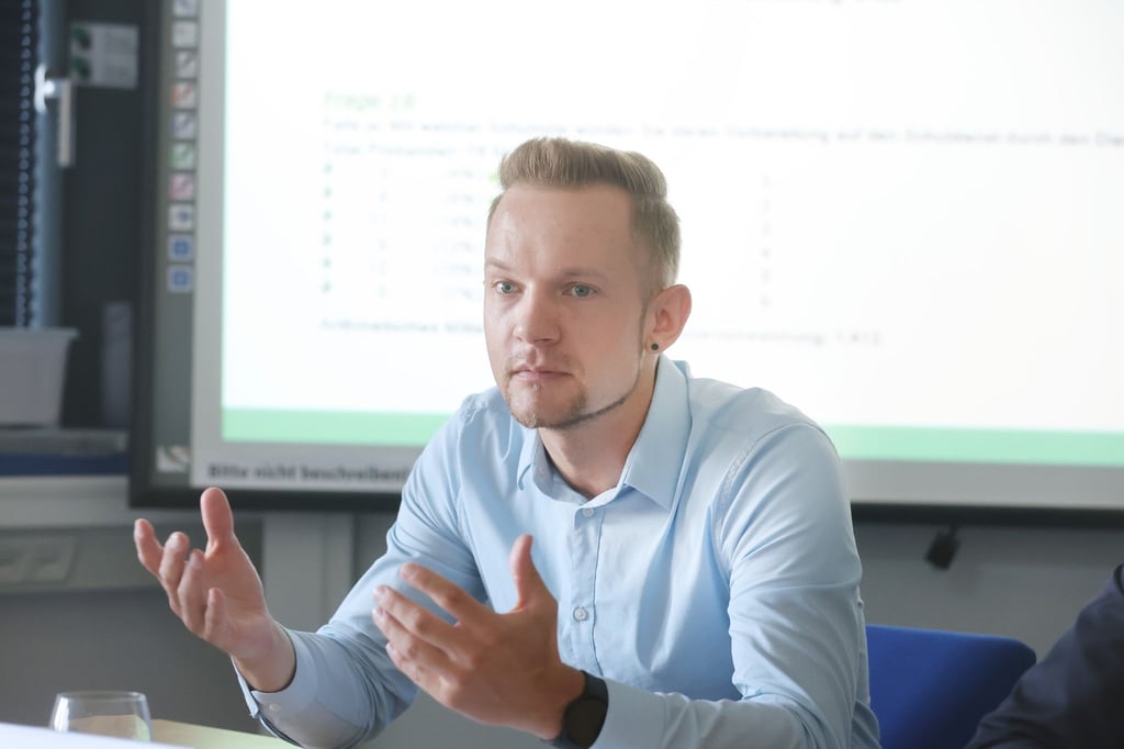 Thüringens Schulen punkten in den Naturwissenschaften, kämpfen aber weiter mit Lehrermangel und wachsender fachfremder Vertretung. (Archivbild)