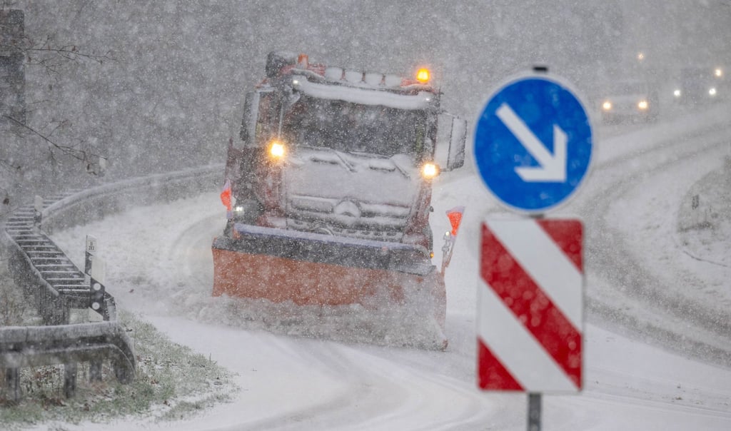 Der Winterdienst im Erzgebirge rüstet sich für die anstehende Saison. (Archivfoto)