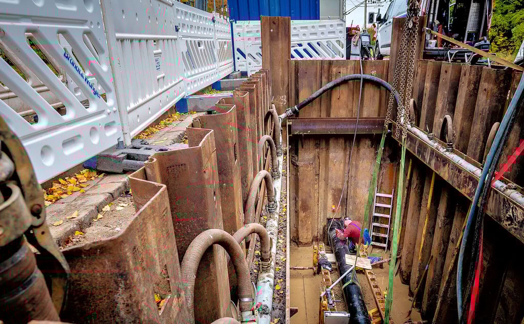 Blick in die Baustelle auf der Zerbster Chaussee am Bahnübergang Gommern Richtung Dannigkow.