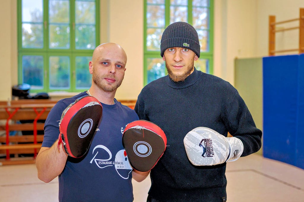 Frank Hauschild (im Bild links) mit seinem Schützling Angelo Sengbeil.