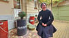 Jana Richter im Hof ihres Hauses am Külzplatz. Auch hier soll es am 20. Dezember so richtig weihnachtlich werden. 