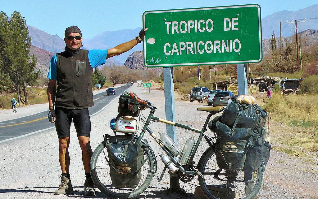 Welten-Radler Thomas Meixner aus Raguhn-Jeßnitz am Tropic of Capricorn (Argentinien).