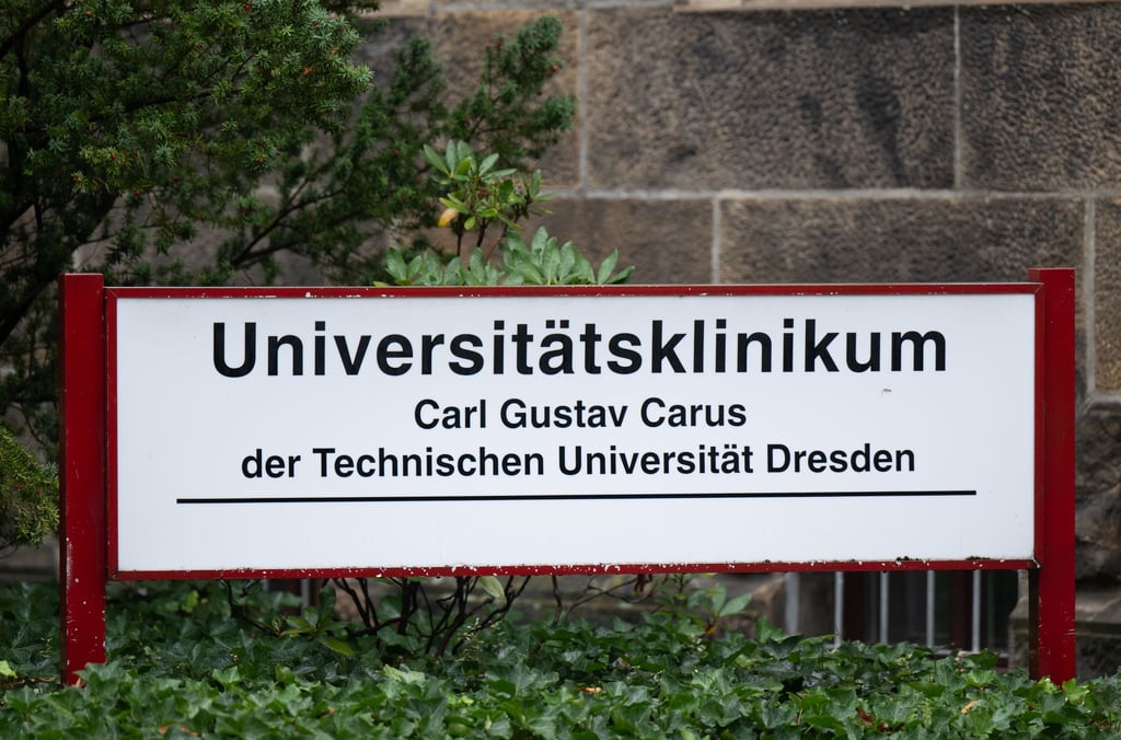 Störung der Totenruhe ist eine Straftat und wird mit Freiheitsstrafe bis zu drei Jahren oder mit einer Geldstrafe geahndet. (Symbolbild)