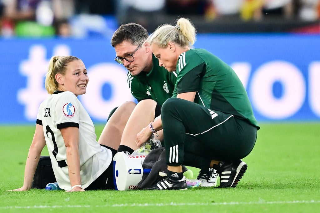 Noch nicht komplett fit: Wolfsburgs Sarai Linder, die im EM-Viertelfinale gegen Frankreich verletzt ausgewechselt worden war.