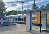 Wartender Zug am Bahnhof Möser.
