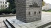 Am Denkmal für die Opfer des Faschismus in Görlitz wurden Bücher verbrannt.