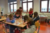 Schüler der Puschkinschule Oschersleben lernen mit Diplompsychologe Frederik Haarig und Schulsozialarbeiten Maxi Müller den Umgang mit Emotionen. 