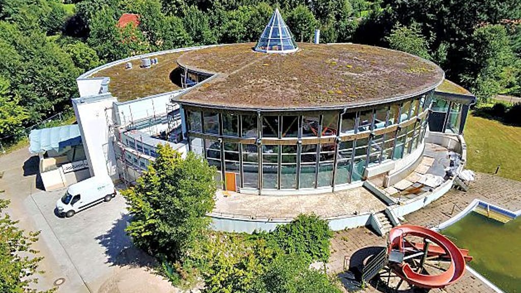 Im Eingangsbereichder Thyragrotte ist ein Aufzug angebaut worden.