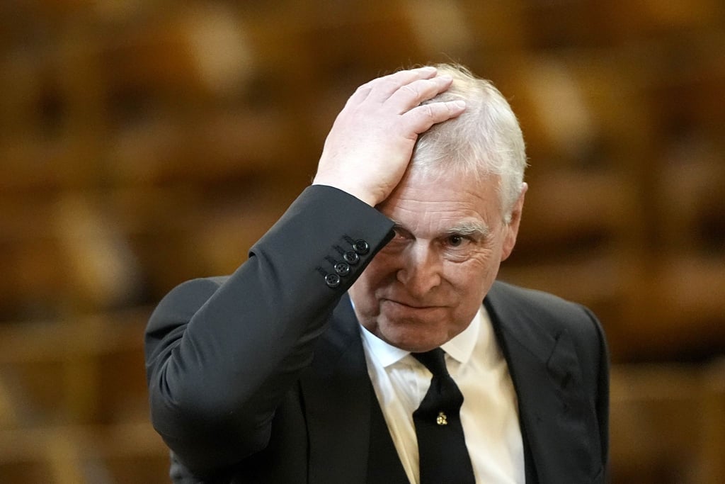 Prinz Andrew legt im Zuge des Epstein-Skandals Titel und Ehrungen ab. (Archivbild)