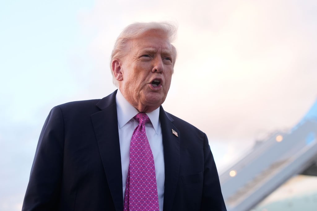 Donald Trump verhängte Zölle auf Lastwagen und Busse - und verlängerte zugleich Vergünstigungen für in den USA produzierte Fahrzeuge mit Import-Bauteilen.