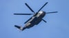 Ein Transporthubschrauber der Bundeswehr in der Luft. Spezialisierte Einheiten absolvieren bis 30. Oktober eine Übung mit Nachtflügen. (Archivbild)