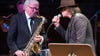 Doldinger musizierte immer wieder mit Lindenberg - wie hier 2016 bei einem Konzert in Düsseldorf zu Doldingers 80. Geburtstag. (Archivbild)