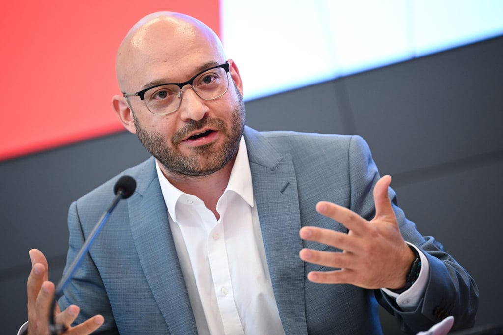 Brandenburgs Innenminister René Wilke geht davon aus, dass die erste Übergangseinrichtung für Flüchtlinge bald an den Start geht. (Archivbild)