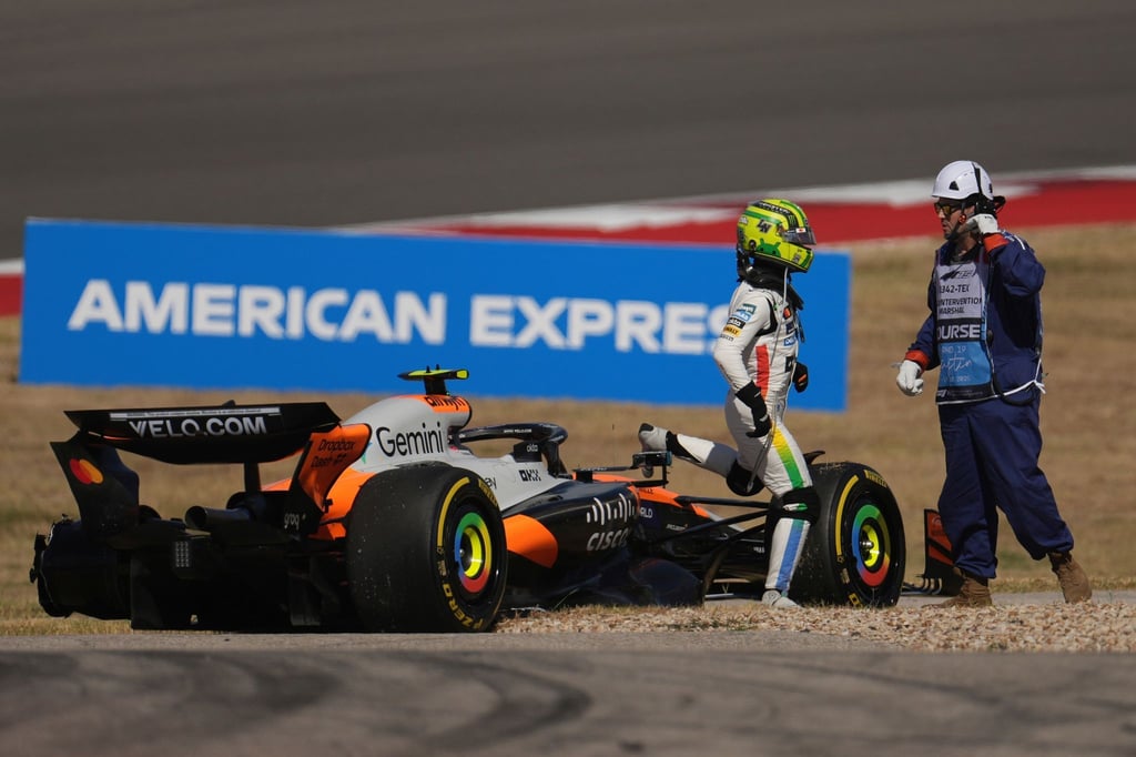 Das sollte auf keinen Fall passieren: Ein Unfall mit Teamkollege Oscar Piastri beendet das Rennen früh für Lando Norris.
