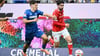 Der 1. FC Kaiserslautern um Semih Sahin (r) hat das Derby gegen den Karlsruher SC um Rafael Pinto Pedrosa (l) für sich entschieden.