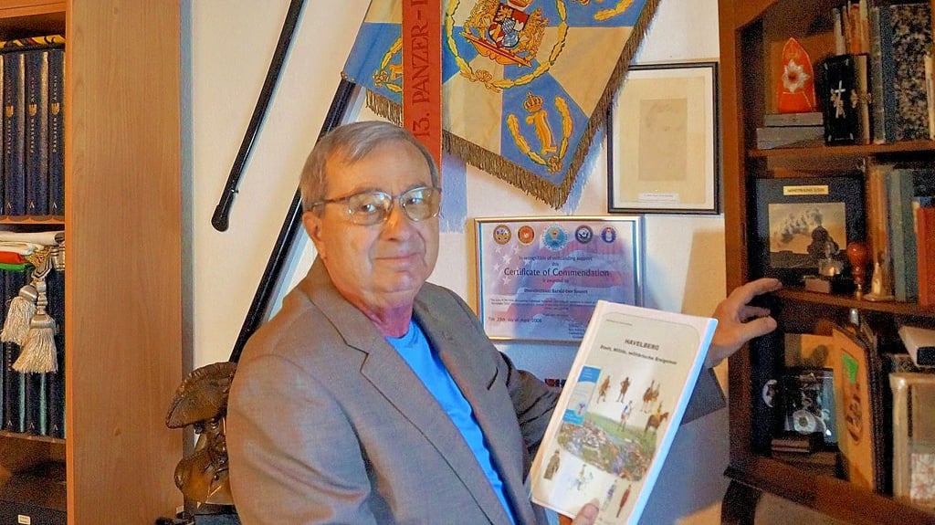Militärhistoriker Harald-Uwe Bossert hat eine Chronik über 370 Jahre Garnisonsgeschichte in Havelberg zusammengestellt. Daten und Ereignisse lassen sich bis 1655 zurückverfolgen.