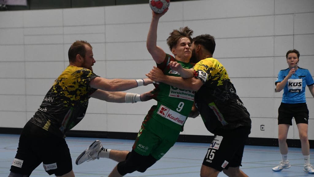 Neun Spiele, sechs Siege: Auch gegen Plauen sind Leon Bahr (M.) und die Youngsters auf ihrer Erfolgswelle weitergeritten.
