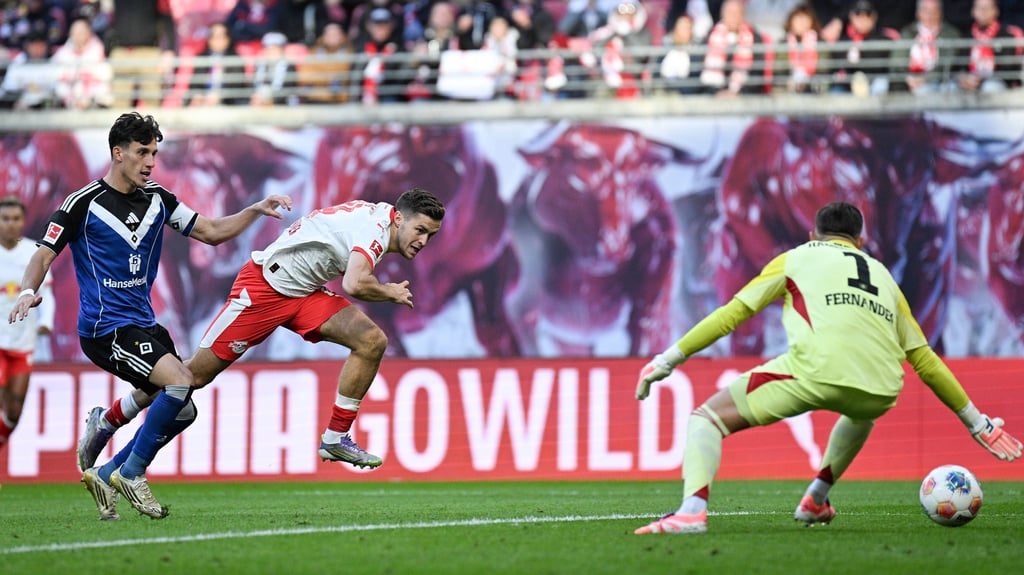 Schneller am Drücker: Christoph Baumgartner trifft zum 2:1.