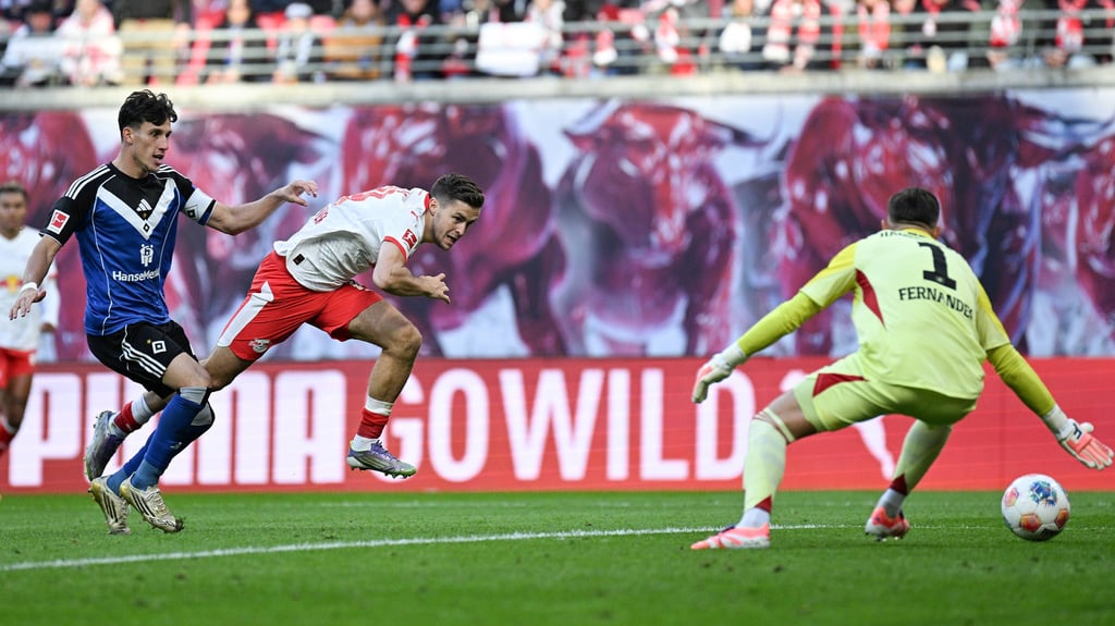 Schneller am Drücker: Christoph Baumgartner trifft zum 2:1.