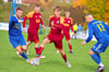 Nils Schmidt (l.), der den ersten Treffer der Nebraer erzielte, und Oliver Schulschefski  (r.) versuchen, den Bad Kösener Tim Sommer (am Ball) zu stoppen. Das ZWK-Team setzt sich schließlich klar mit 4:1 durch. 