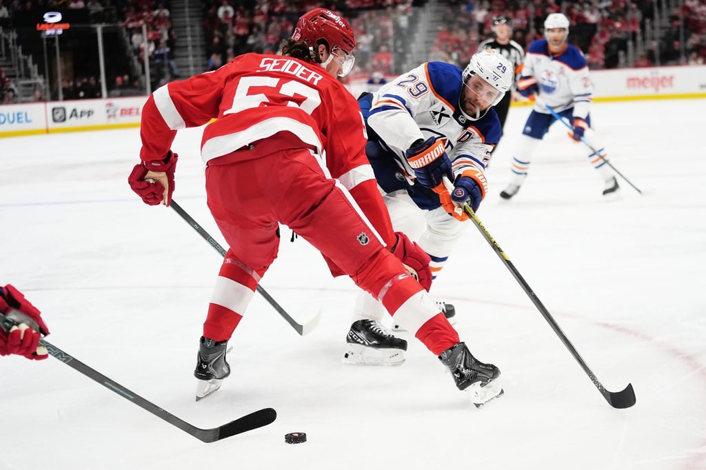 Trafen auch mehrfach direkt aufeinander: Die deutschen Eishockey-Stars Leon Draisaitl und Moritz Seider.