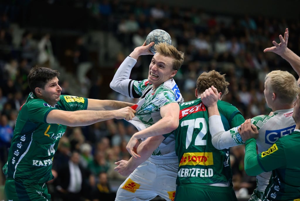 Gisli Kristjansson (hier am Ball) und die Bundesliga-Handballer des SC Magdeburg ließen dem SC DHfK Leipzig nicht den Hauch einer Chance.