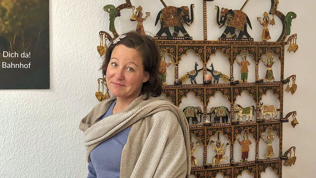 Charlotte Novotny begleitet Menschen in ihrer Praxis „Alles gut“ auf dem Weg zum inneren Gleichgewicht.