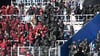 Die Polizei musste die aggressive Stimmung zwischen den Fan-Lagern beruhigen.