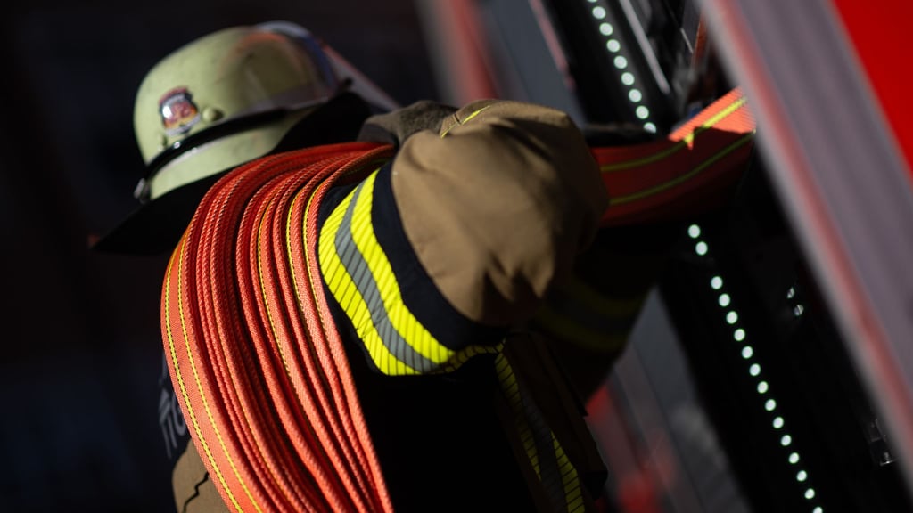 In Zwebendorf (Saalekreis) ist ein Haus nach einem Brand unbewohnbar.