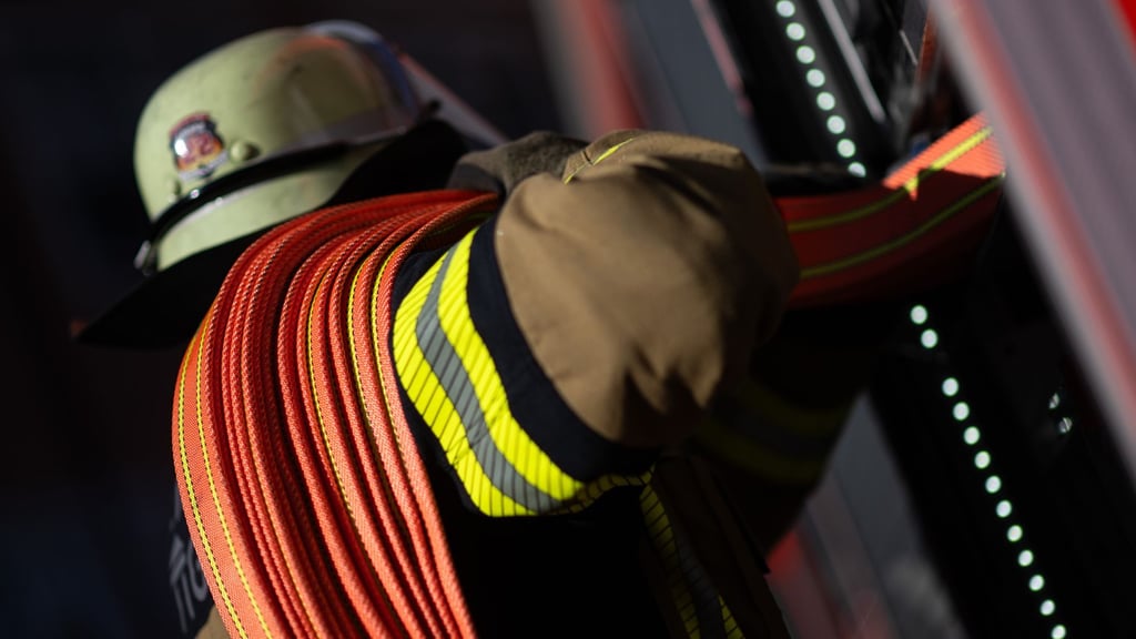 In Zwebendorf (Saalekreis) ist ein Haus nach einem Brand unbewohnbar.