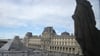 Auf das Pariser Museum Louvre ist ein Raubüberfall verübt worden. (Archivbild)