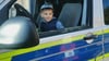 Noch ist  Karlo kleiner als das Lenkrad des Polizeiautos. Vielleicht nimmt der Fünfjährige später regelmäßig hier Platz.