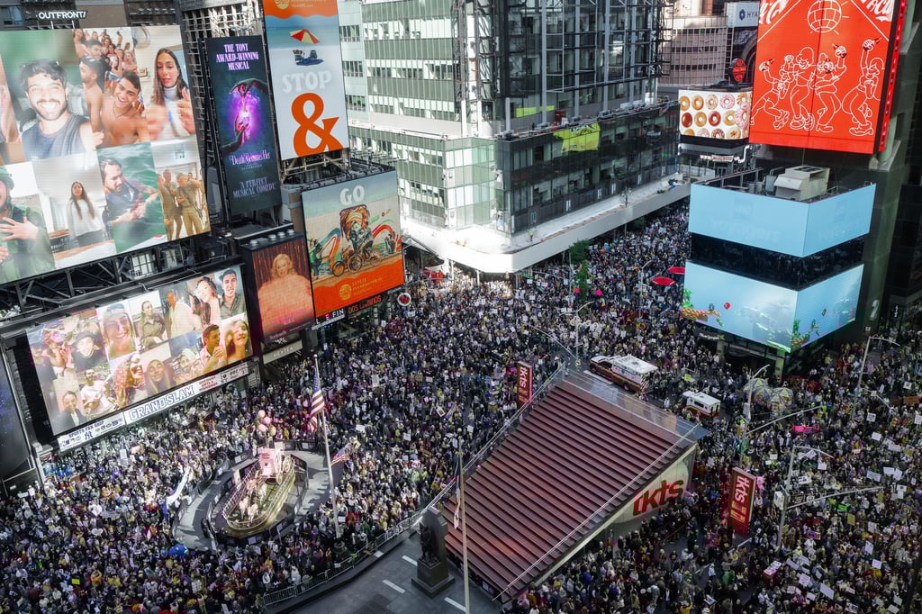 In New York nahmen laut Polizei mehr als 100.000 Menschen an Protesten teil.