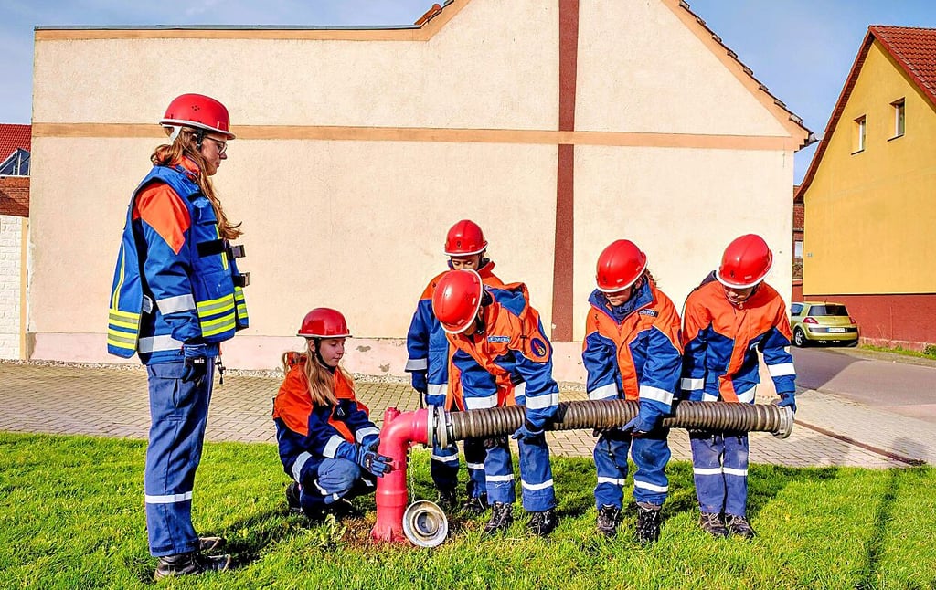 Beim Abarbeiten der Aufgaben handeln sie im Team.