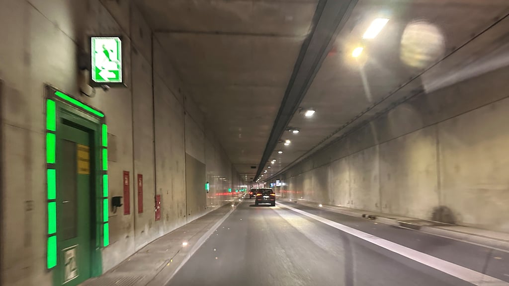 Im Frühjahr 2023 eröffnet und jetzt schon undicht? Im City-Tunnel in Magdeburg tropft es verdächtig von der Decke.