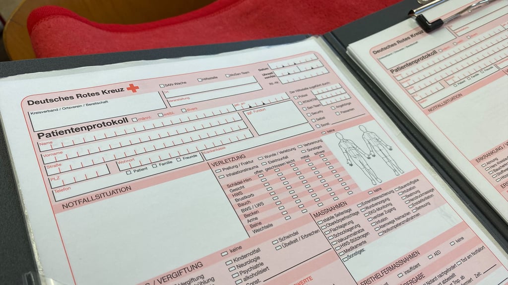Geht es etwa um Arbeitsunfälle, dokumentiert das Deutsche Rote Kreuz in Staßfurt die Einsätze systematisch – Stichwort: Folgeschäden.