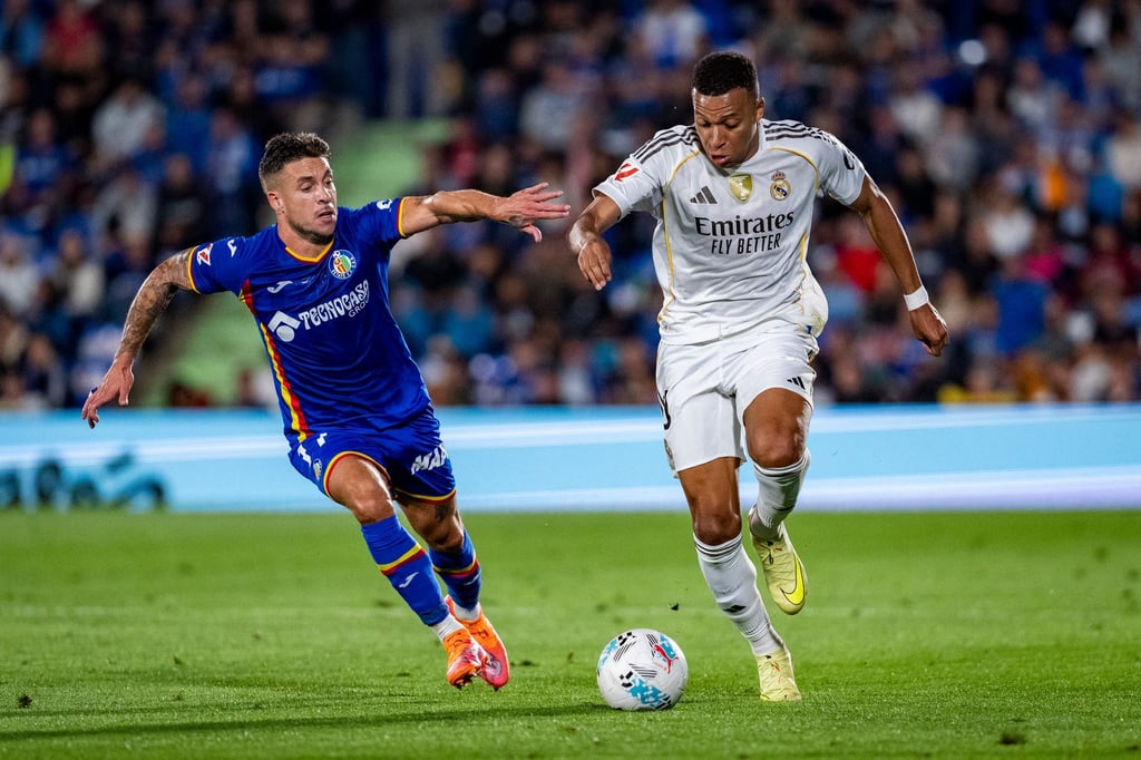 Superstar Kylian Mbappé (r) verhalf Real Madrid zum Arbeitssieg in Getafe.