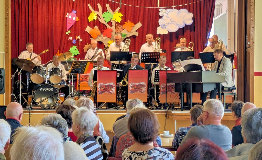 Die Mitglieder der Big Band Wolfen zeigten am Samstag, was für ein eingespieltes Team sie sind.
